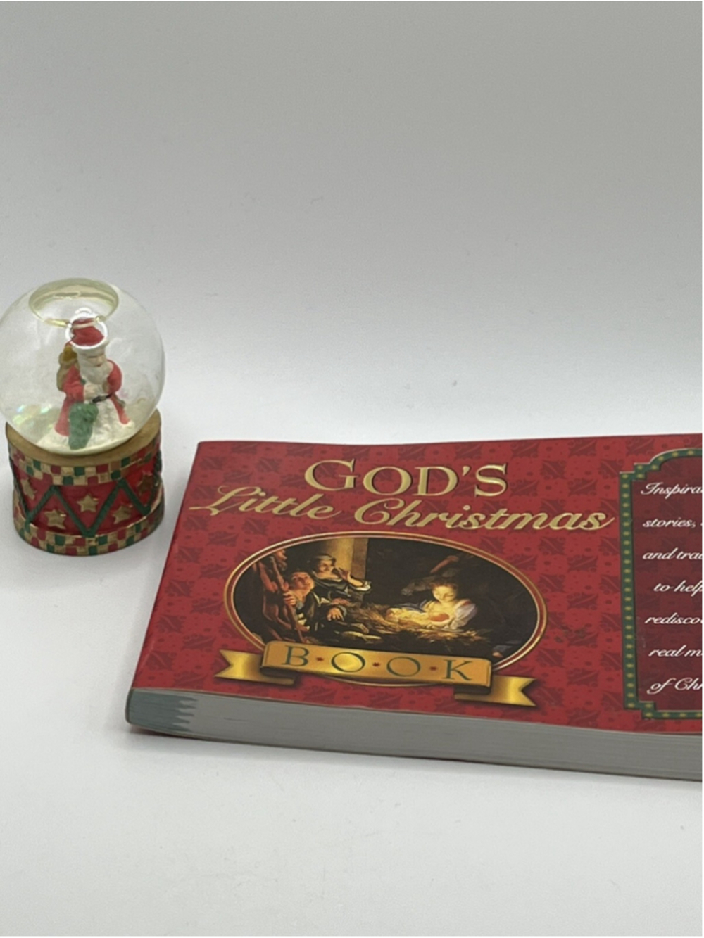 God's Little Christmas Book: Honor Books WITH CHRISTMAS SANTAS GLOBE , SEE ALL